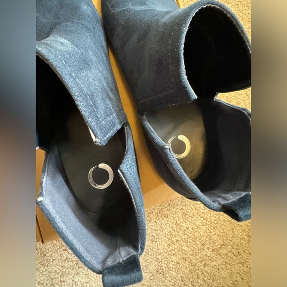 Rimi Blue ankle booties NWOT, never worn, size 11 Wide - Picture 7 of 11